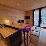 T2 Renove- Praloup 1600-parking Prive, Proche Station Apartament