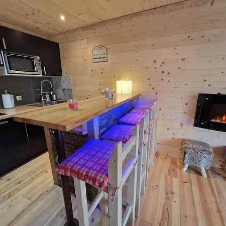 T2 Rénové- Praloup 1600-parking Privé, Proche Station Appartement *