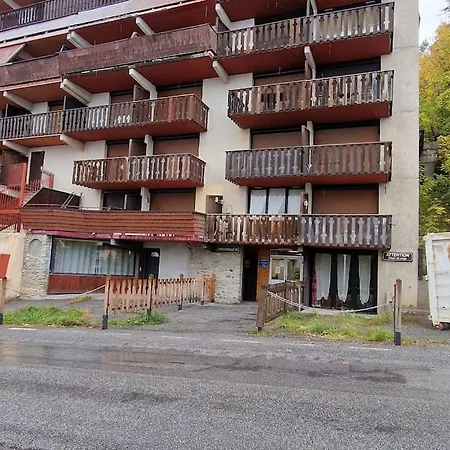 Appartement T2 Rénové- Praloup 1600-parking Privé, Proche Station