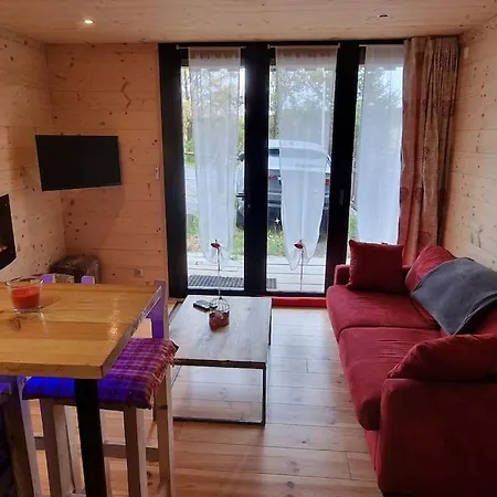 Apartment T2 Renove- Praloup 1600-parking Prive, Proche Station *