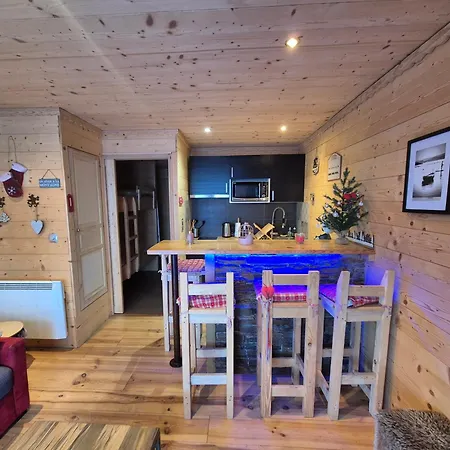 Apartment T2 Renove- Praloup 1600-parking Prive, Proche Station *