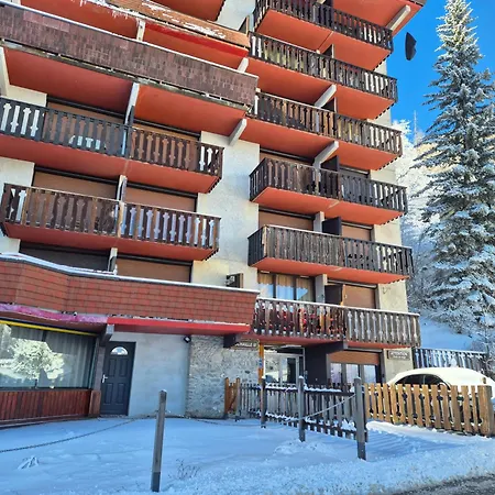 T2 Renove- Praloup 1600-parking Prive, Proche Station Apartment *